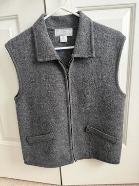 Lisa International Women’s Gray Wool Zip Vest size small